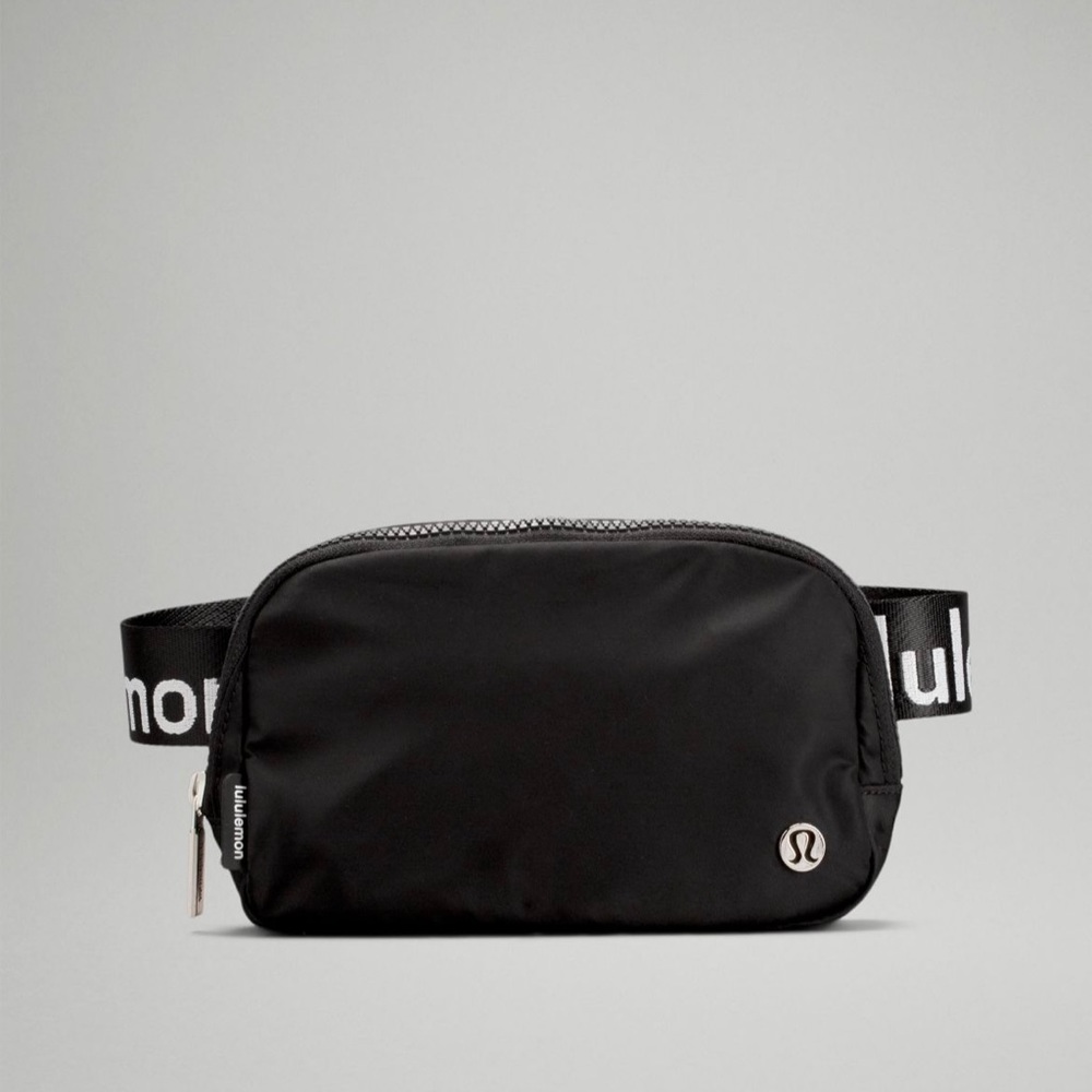 Lululemon Everywhere Beltbag Black Wordmark